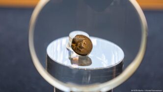 Moeda de bronze da Grécia Antiga encontrada em Berlim