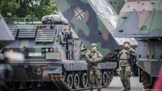 Ministro da Defesa Boris Pistorius apresenta nova estratégia militar alemã em Berlim.