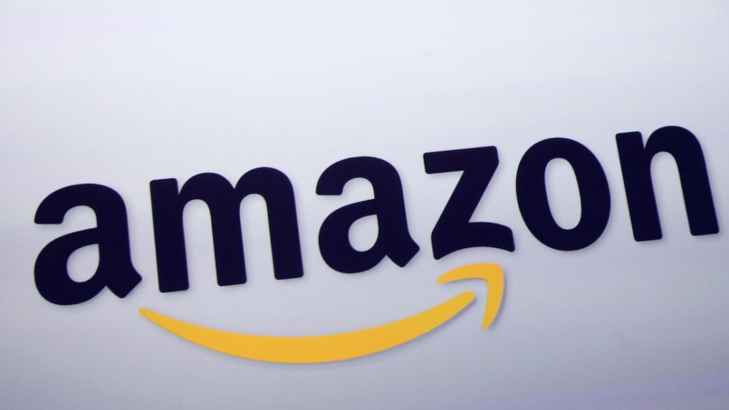 Logotipos da Amazon e Anthropic representando a parceria estratégica em inteligência artificial.