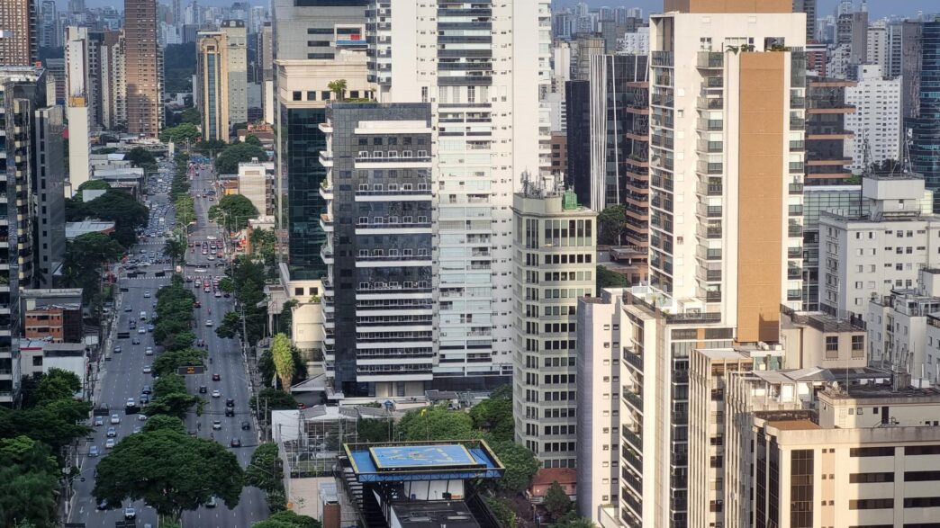 Vista da Avenida Juscelino Kubitschek em Sao Paulo