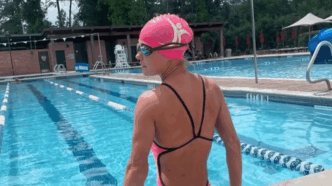 Competidores durante a etapa de natação do Ironman Texas.