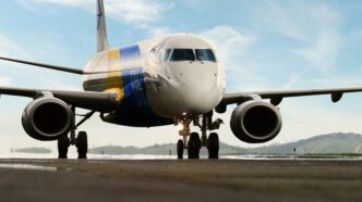 Aeronave da Azul em operação comercial