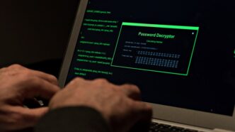 Fachada de instituição financeira e tecnologia.