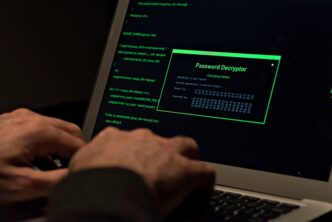 Fachada de instituição financeira e tecnologia.