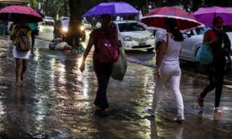 Áreas alagadas em Belém após registro de chuva recorde na capital paraense.