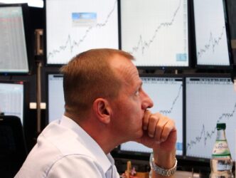 Bolsas europeias recuam com incertezas sobre cessar-fogo no Oriente Médio em contexto de Finanças do Brasil