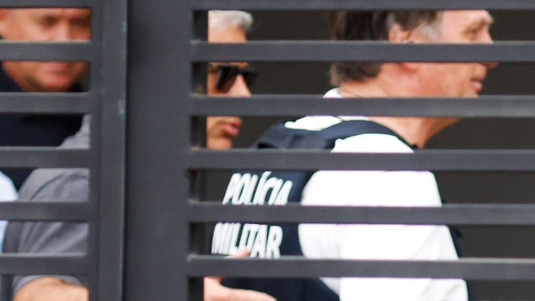 Ex-presidente Jair Bolsonaro em acompanhamento médico.