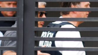 Ex-presidente Jair Bolsonaro em acompanhamento médico.