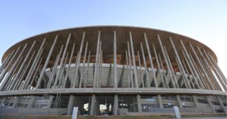 Vista externa da Arena Mané Garrincha em Brasília.