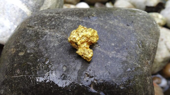 Barras de ouro em processo de fiscalização e controle de origem.