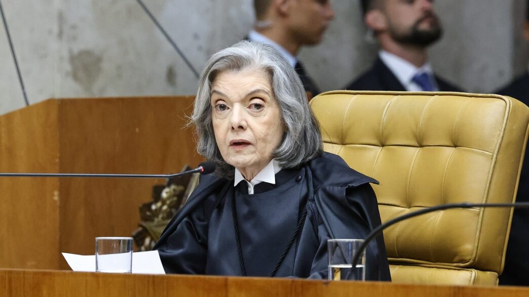 Ministra Cármen Lúcia durante evento jurídico no Rio de Janeiro.