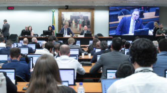 CCJ da Câmara aprova admissibilidade de PECs para o fim da escala 6x1 em contexto de Finanças do Brasil