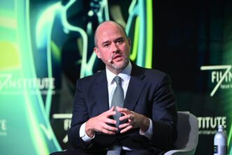 Ivan Espinosa, CEO da Nissan, em ambiente corporativo.