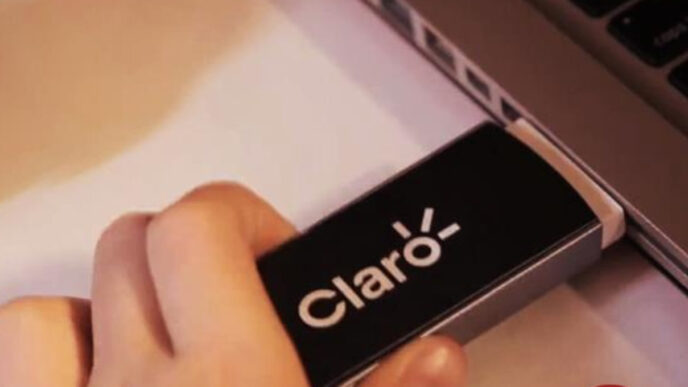 Logotipo da operadora Claro e da provedora Desktop em contexto de fusão.
