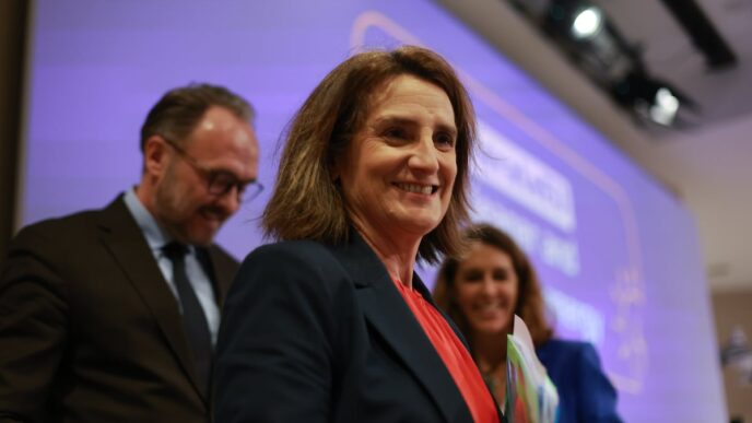 Sede da Comissão Europeia em Bruxelas durante anúncio de medidas energéticas.