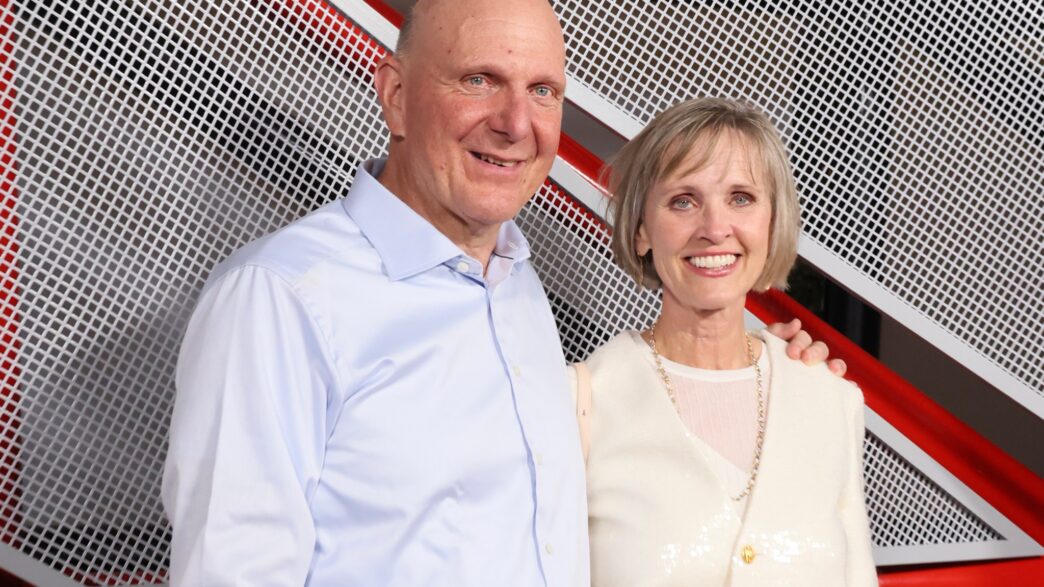 Connie Ballmer em evento público relacionado a filantropia.