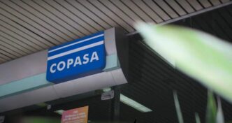 Logotipo da Copasa e representação do mercado de ações brasileiro.