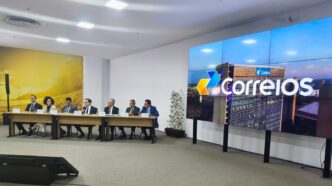 Fachada de agência dos Correios durante coletiva de imprensa