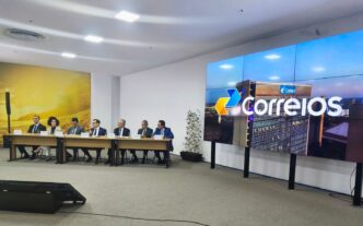 Fachada de agência dos Correios durante coletiva de imprensa