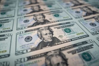 Gráfico de variação cambial do dólar frente ao real durante o pregão.