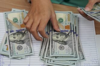 Gráfico de variação cambial do dólar frente ao real.