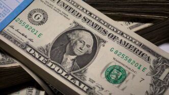 Gráfico de variação do dólar à vista frente ao real em dia de fluxo cambial.
