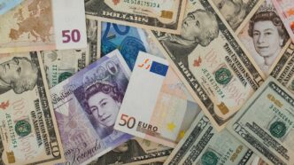 Gráfico de variação cambial do dólar frente a moedas globais.
