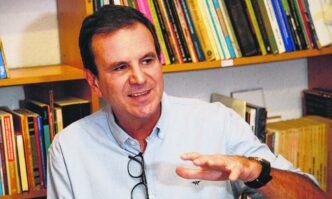 Eduardo Paes e Douglas Ruas em debate sobre a crise institucional no Rio de Janeiro.