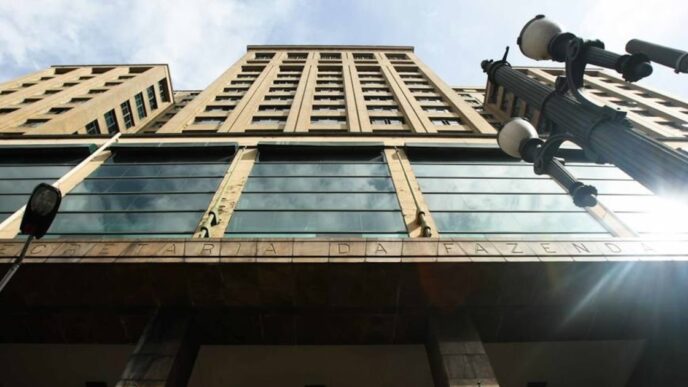 Auditores fiscais da Secretaria da Fazenda de São Paulo em atividade de rotina.