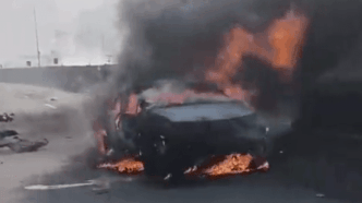 Caminhão-tanque após explosão na Via Dutra