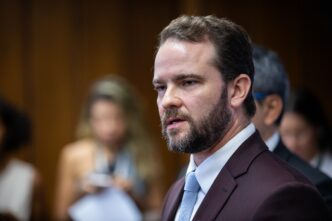 Ministro da Fazenda Dario Durigan em reunião internacional