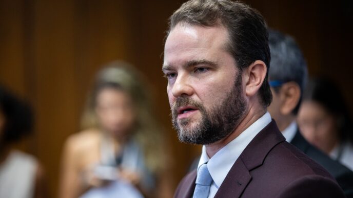 Ministro da Fazenda Dario Durigan em reunião internacional
