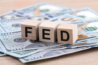 Representação gráfica de indicadores econômicos e metas de inflação do Fed.