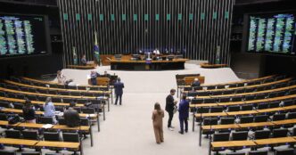 Fachada da Câmara dos Deputados em Brasília onde tramita a proposta de redução da jornada.