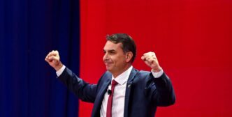 Senador Flávio Bolsonaro durante agenda no Mato Grosso.