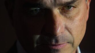 O senador Flávio Bolsonaro durante evento político.