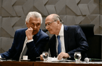 Geraldo Alckmin em visita oficial a concessionária em Goiás