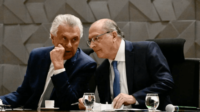 Geraldo Alckmin em visita oficial a concessionária em Goiás