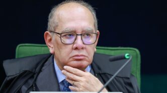 Ministro Gilmar Mendes durante sessão no Supremo Tribunal Federal.