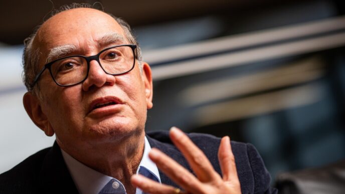Ministro Gilmar Mendes durante sessão no Supremo Tribunal Federal.