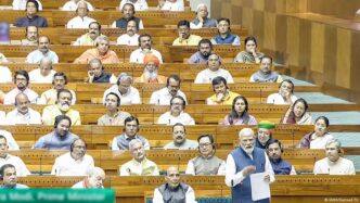 Parlamento da Índia durante sessão legislativa sobre reformas constitucionais.
