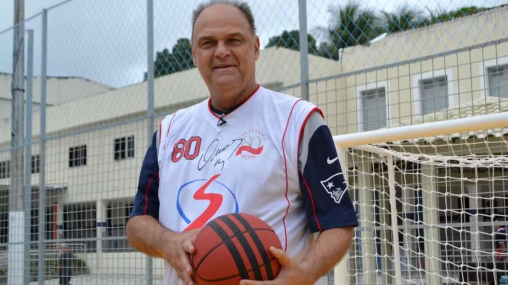 Oscar Schmidt em visita a colégio em Natal no ano de 2016