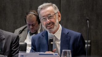 Ministro Márcio Elias Rosa discute políticas de desenvolvimento industrial.
