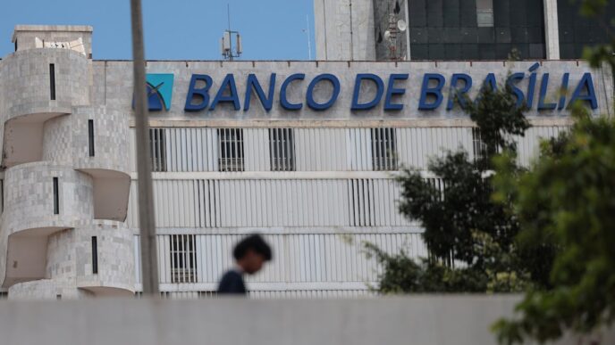 Fachada da sede do Banco de Brasília em Brasília.
