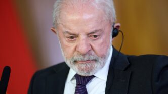 Posto de combustíveis no Brasil com preços de gasolina e diesel em destaque.