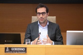 Ministro da Economia Carlos Cuerpo durante anúncio sobre o fundo España Crece.