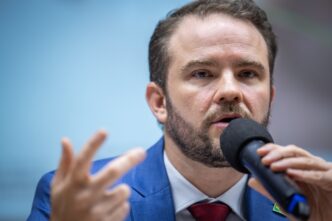 Ministro da Fazenda, Dario Durigan, durante anúncio oficial de parceria.