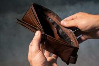 Governo prepara medidas para conter endividamento das famílias e impactos da guerra no Irã em contexto de Finanças do Brasil
