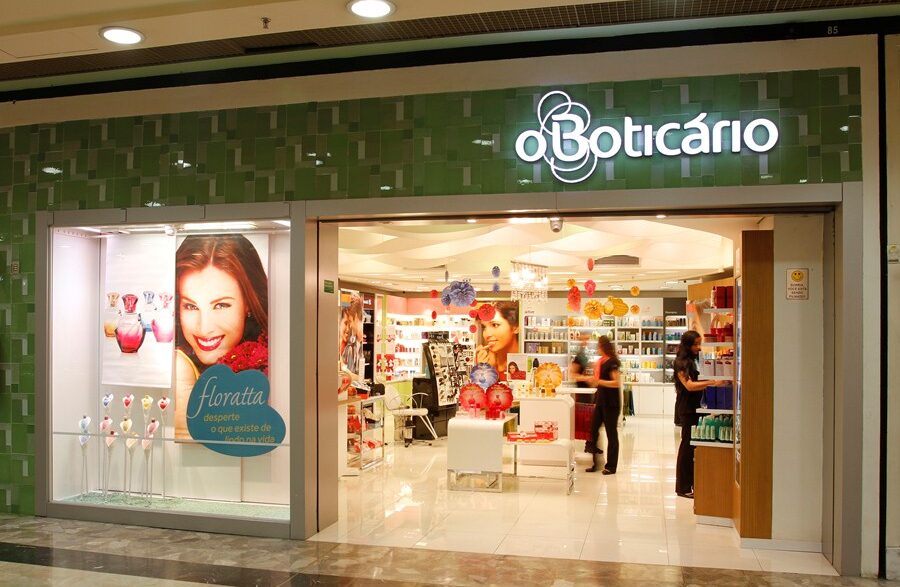 Fachada de loja do Grupo Boticário em expansão no mercado brasileiro.