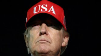 Representação diplomática entre Índia e Estados Unidos em contexto de cúpula internacional.